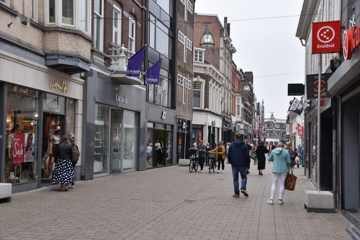 Heuvelstraat Tilburg, Winkelcentrums